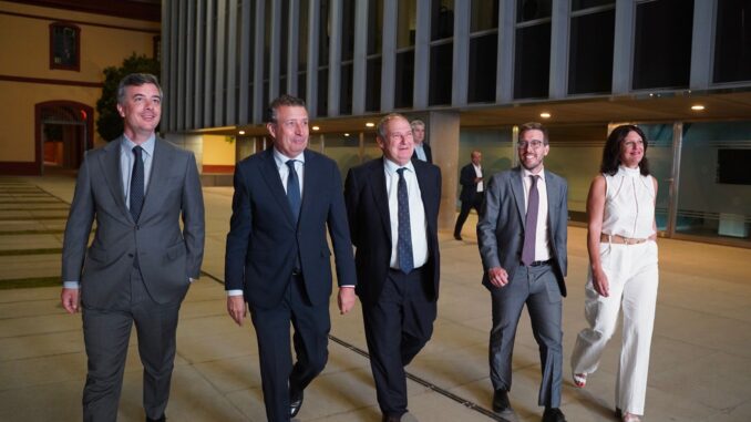 10152025-foto-encuentro-con-Ministro-Industria-y-Turismo-678x381